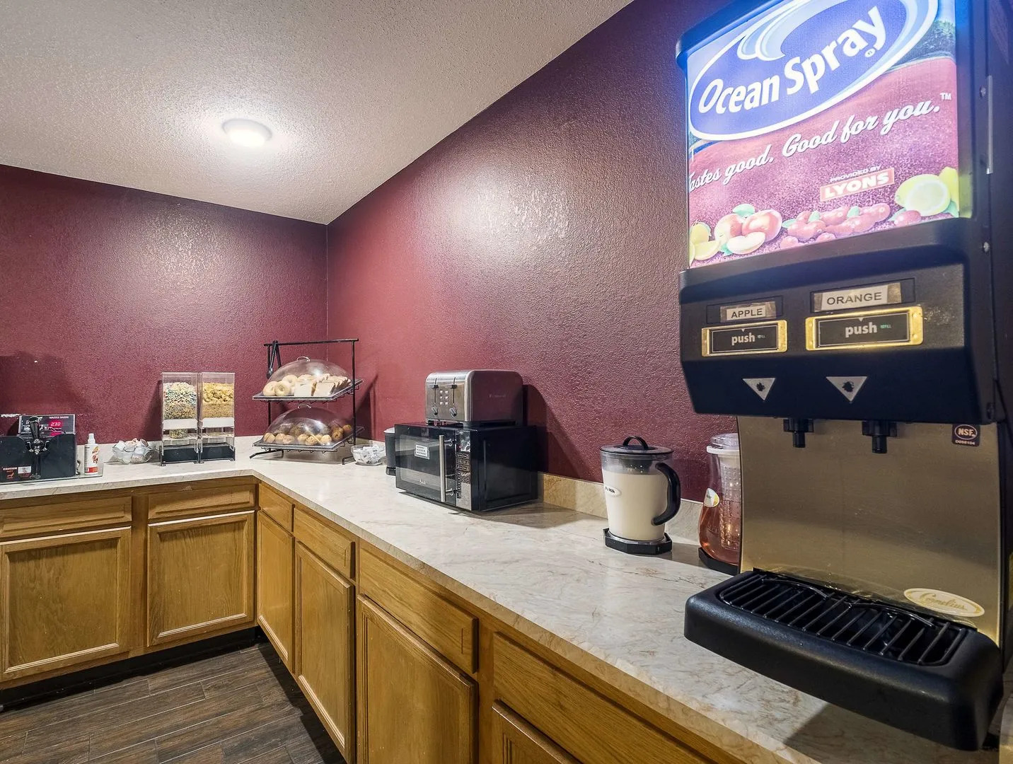 Red Roof Inn & Suites Hermitage