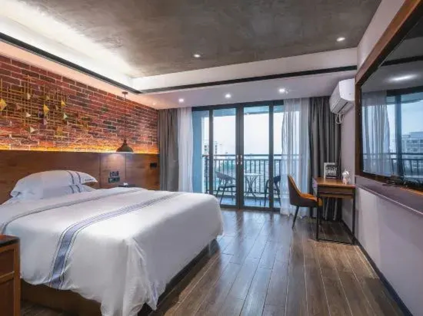 Lingao Huaerdun Movie Theme Hotel