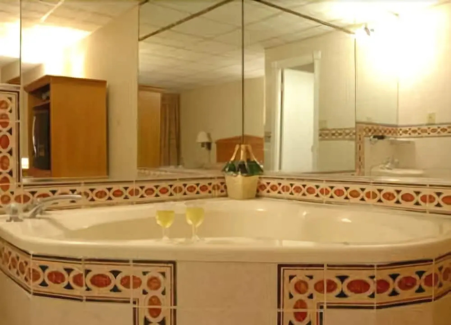 Capri Lynbrook Motor Inn