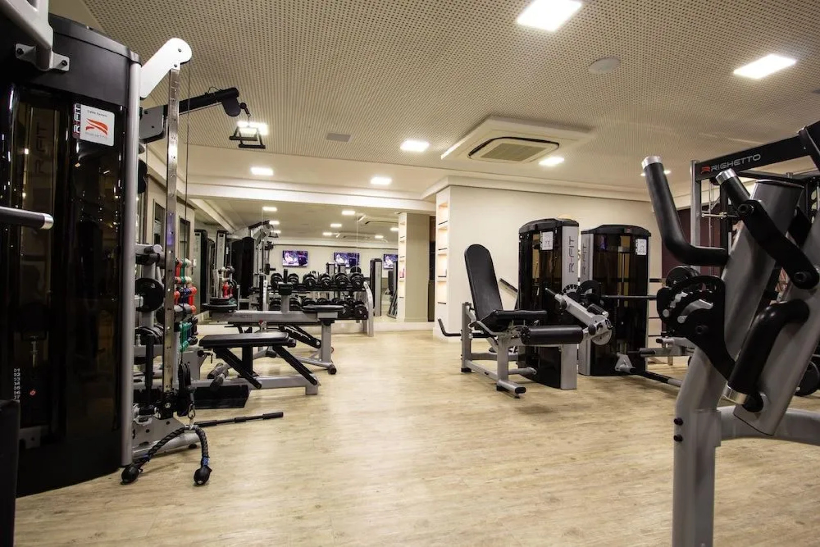 Holandas Prime Shopping Residence