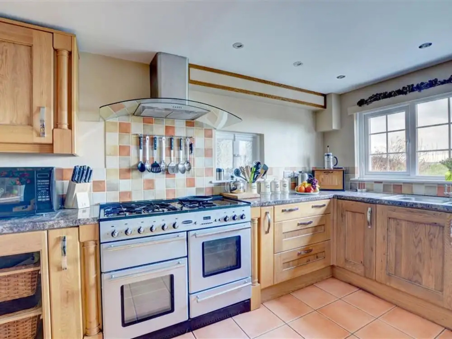 Spacious Holiday Home in Ilkerton With Garden