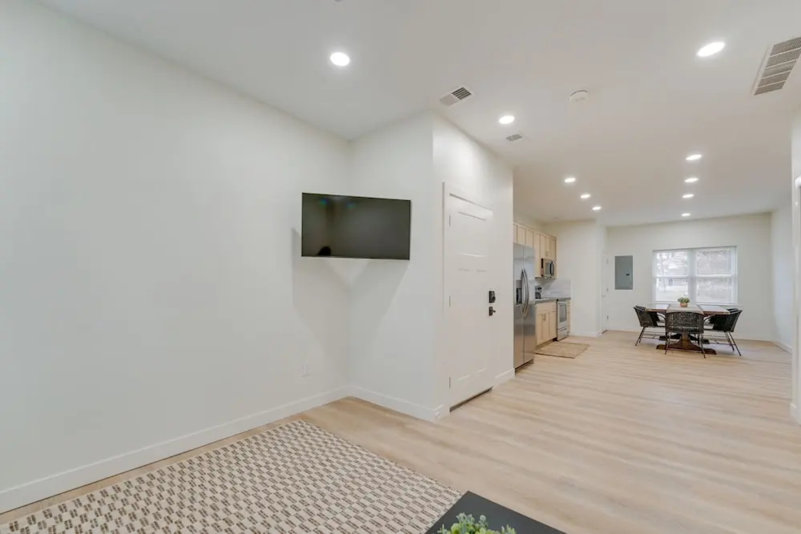 St Clair Apartment - Walk to River & Boardwalk!