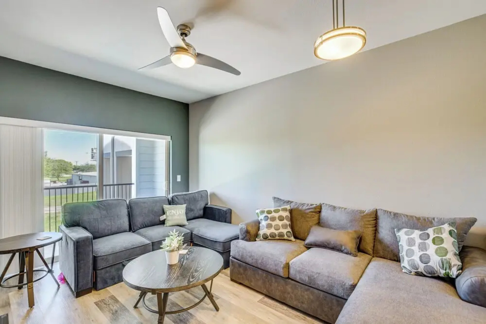 Close to Lakes, Parks & Winery: Bonham Apt