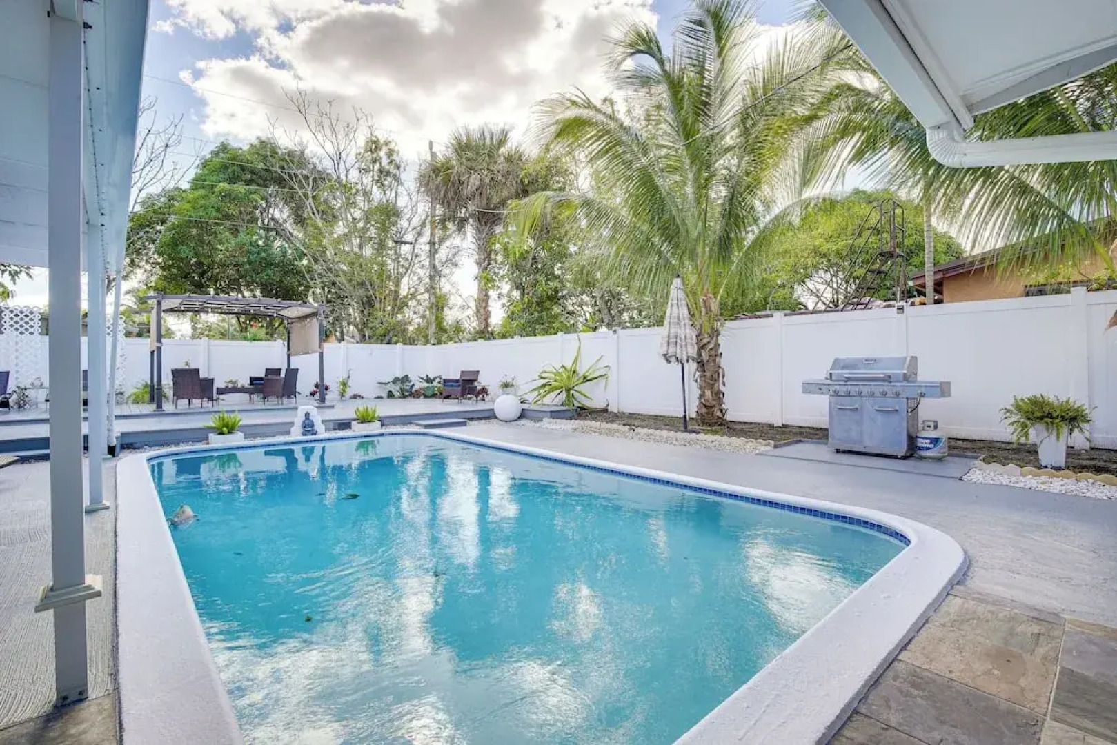 Sun-soaked Home w/ Pool in Lauderdale Lakes!