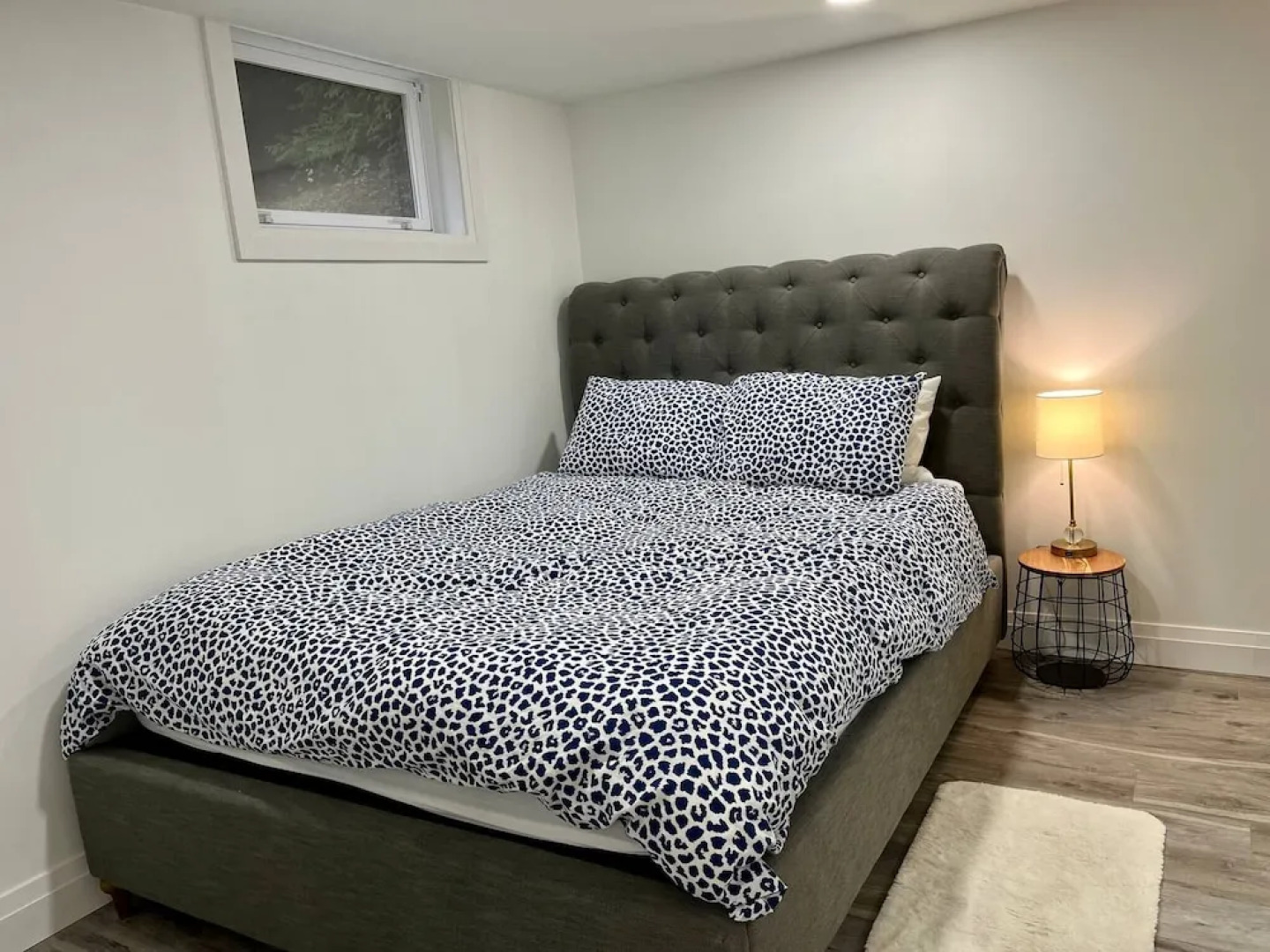 Adorable 1 Bedroom Suite With Kitchen &