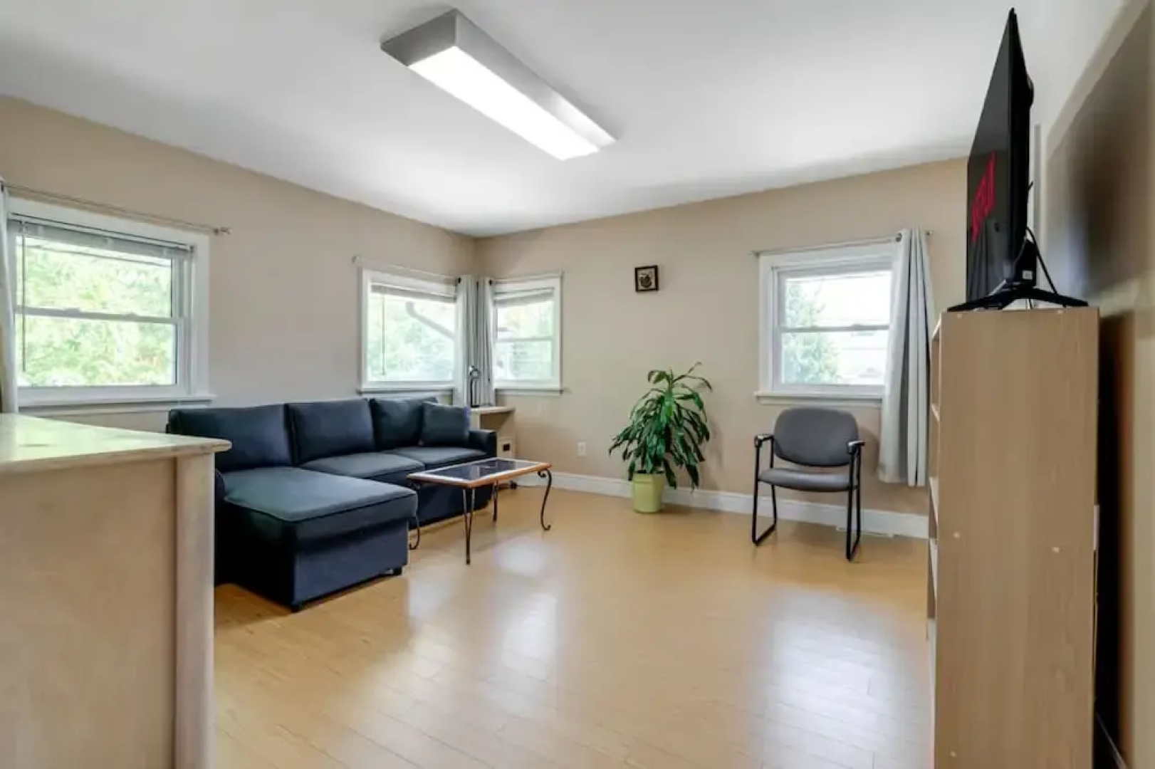 Charming 3BR Home in Quiet Kitchener Neighborhood