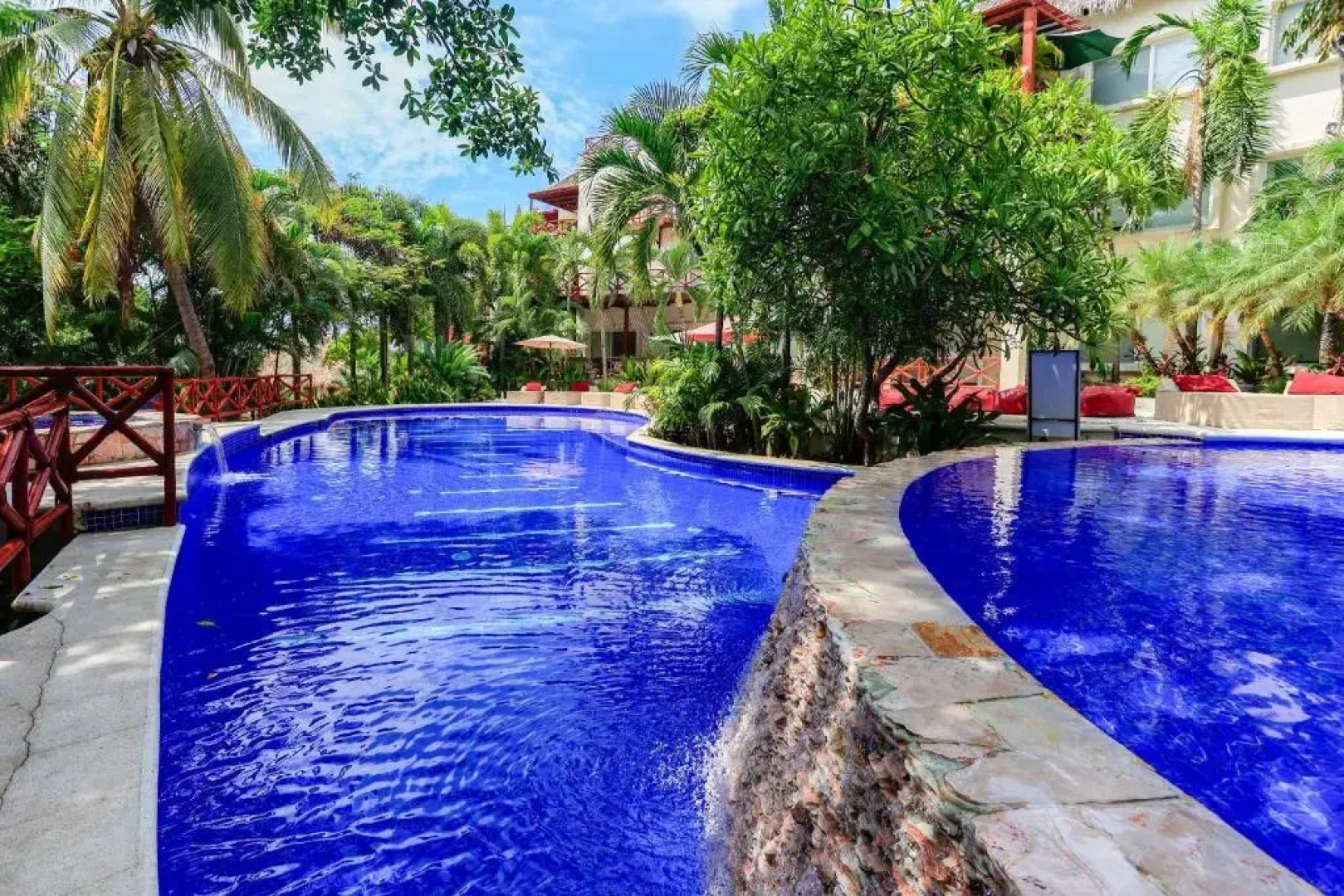Pajaro de Fuego, Chelsea's Luxury Units