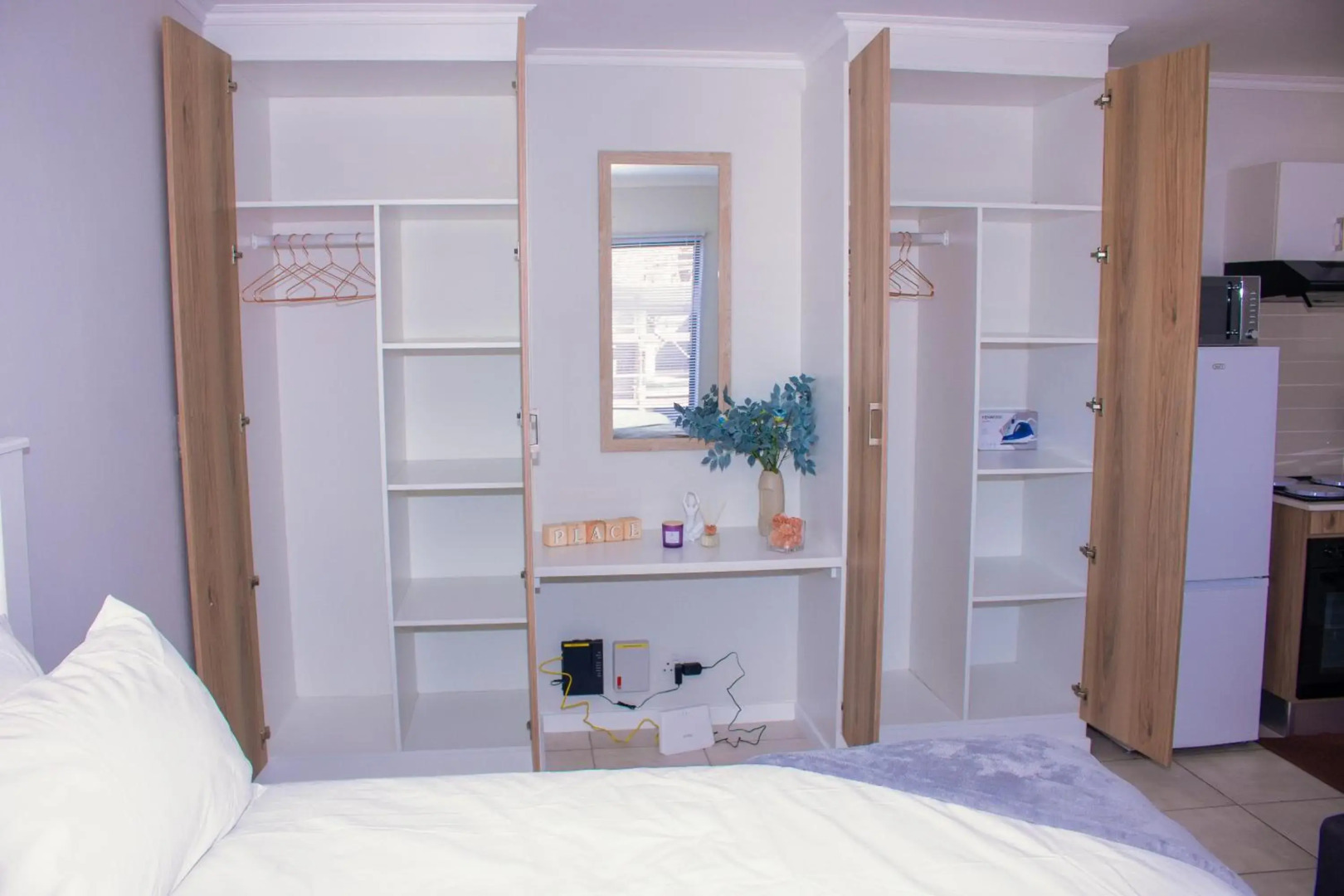 Charms and bows studio apartment -near ORT airport