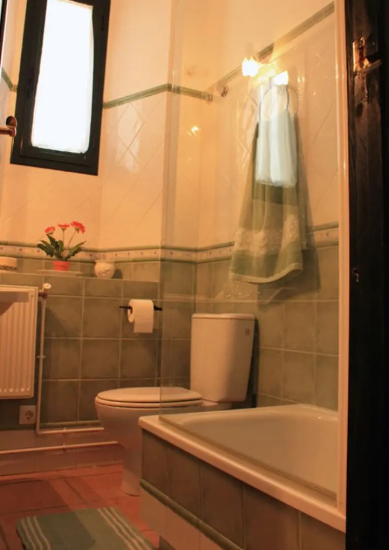 Ermita House 102404 by MO Rentals