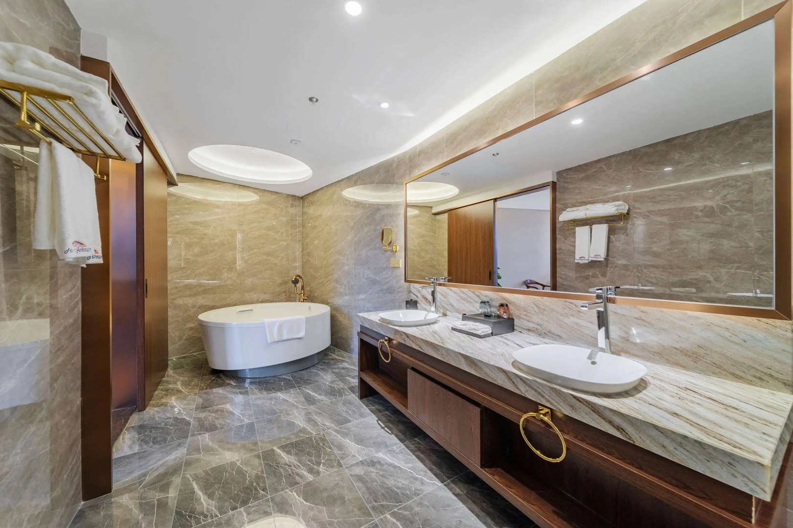 Howard Johnson By Wyndham Lake Serenity Hotel Neijiang