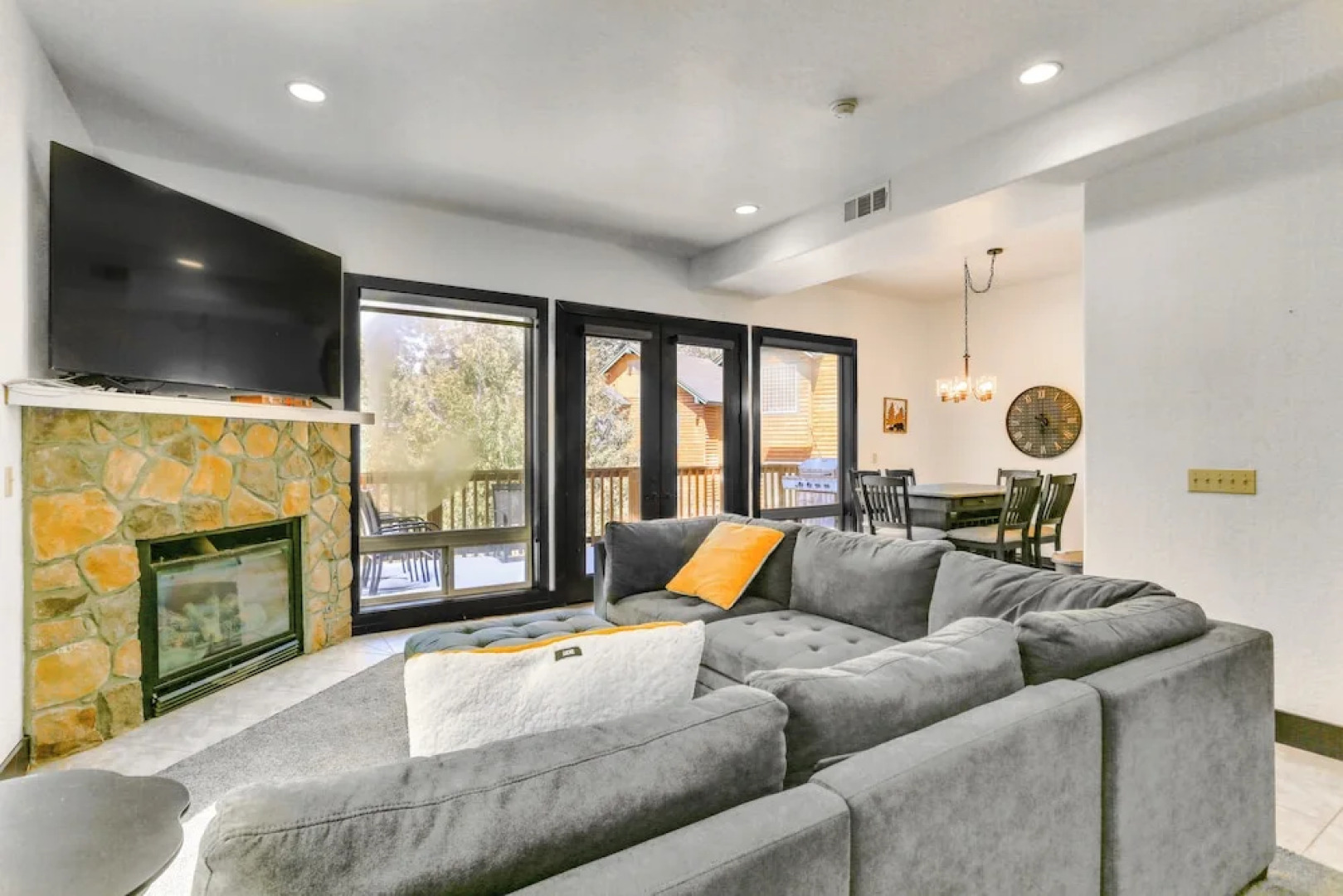 3 Mi to Shaver Lake: Family Home w/ Deck!