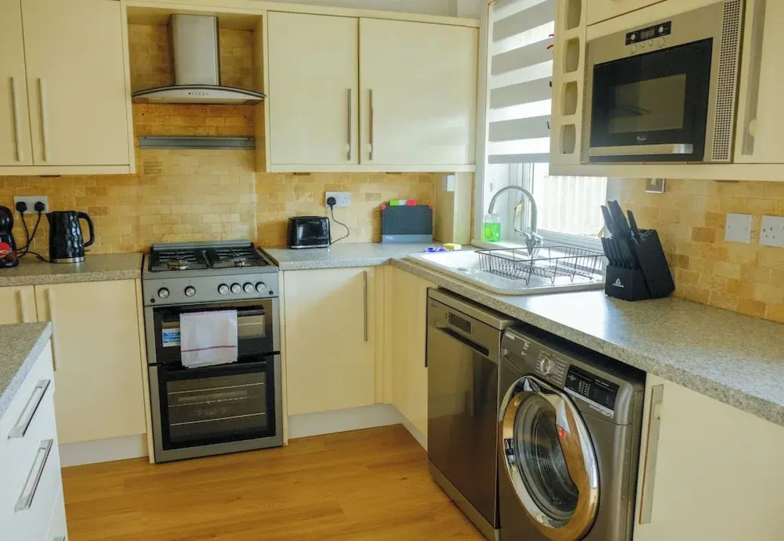 Register House - 4 bed 1 bath