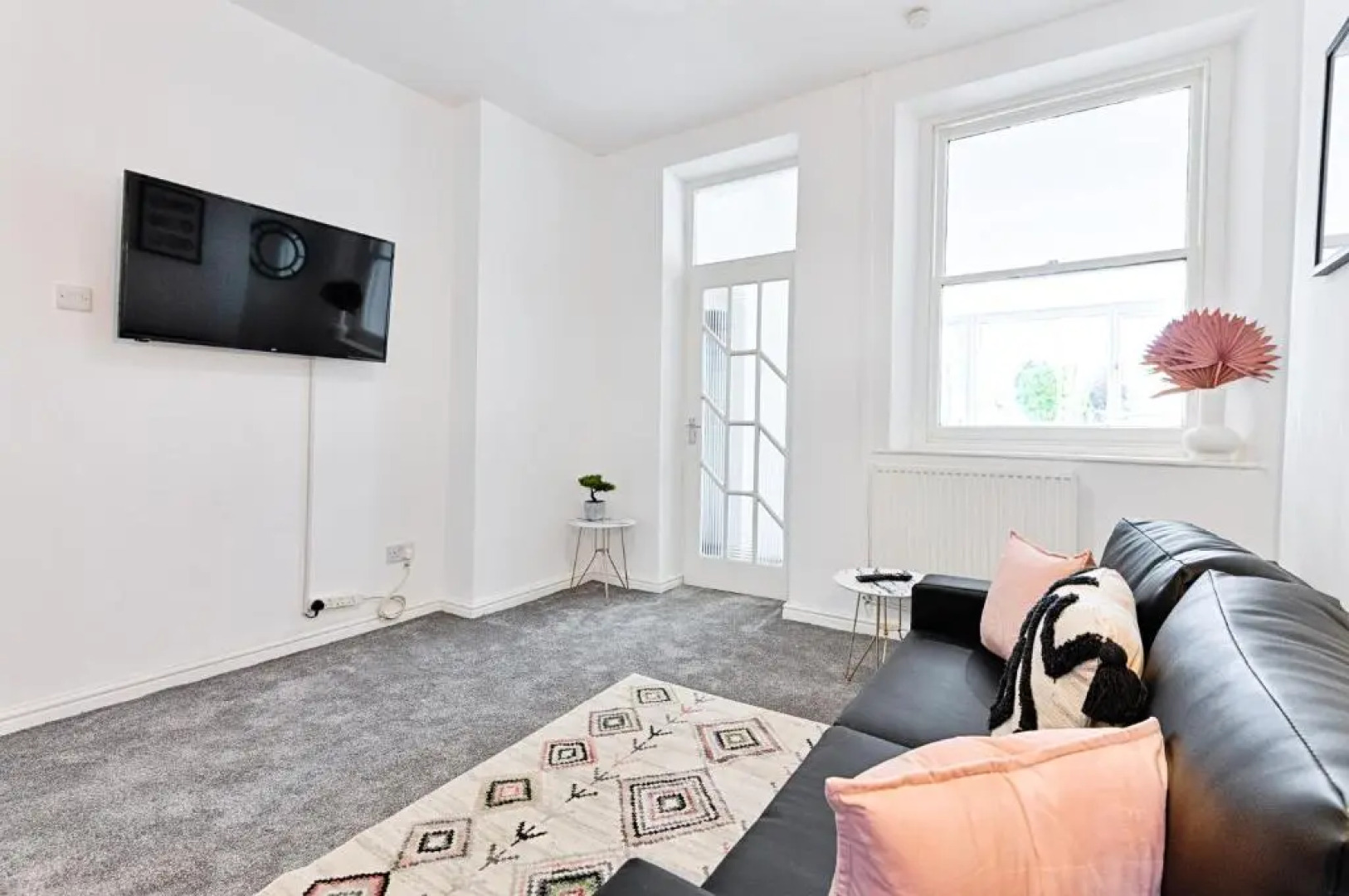 Hilltop House - TV in Every Bedroom!