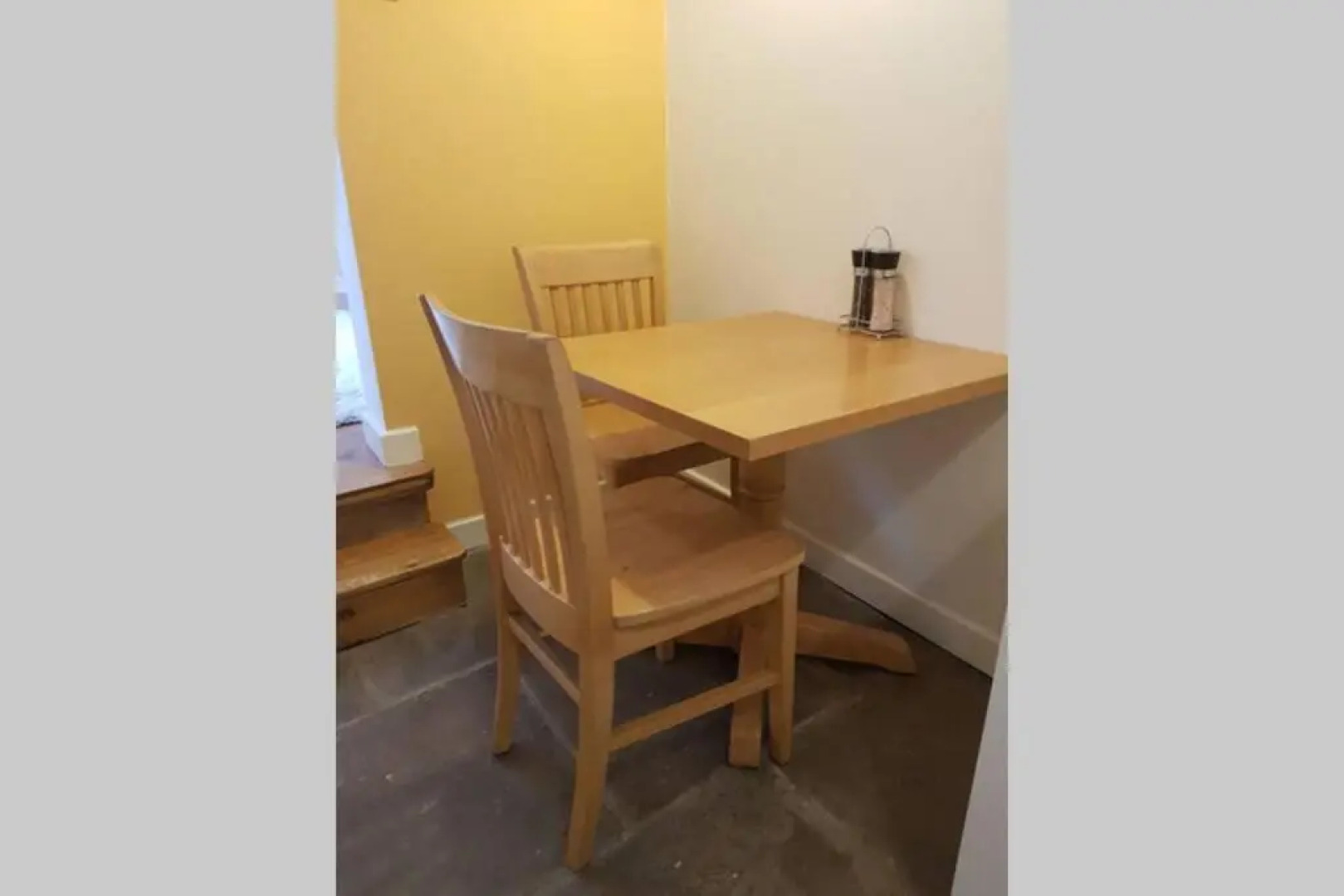 Glenroyd House, Private annex to Victorian villa with kitchen