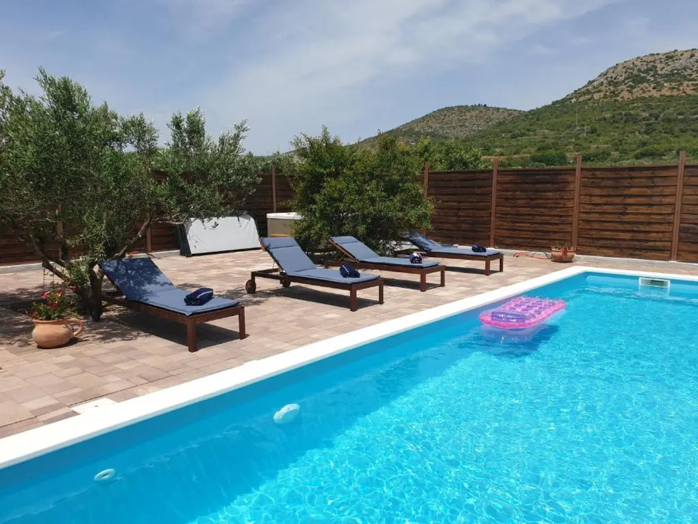 Apartman Smilje with Heating Pool