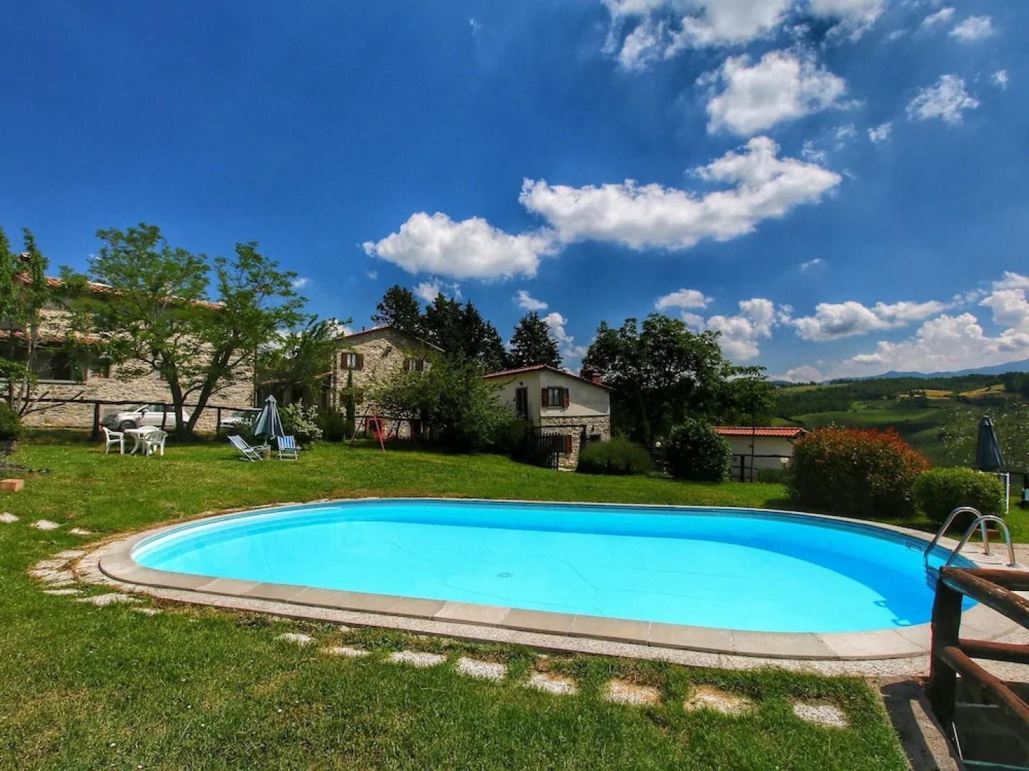 Rustic Apartment in Caprese Michelangelo near Lake