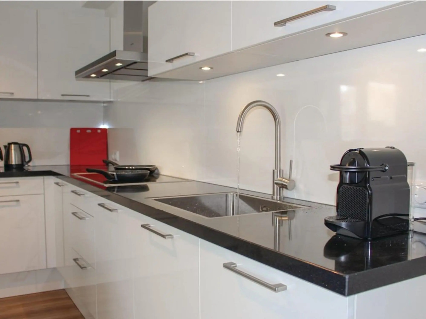 Atmospheric villa with sauna, in a holiday park on the water in Friesland