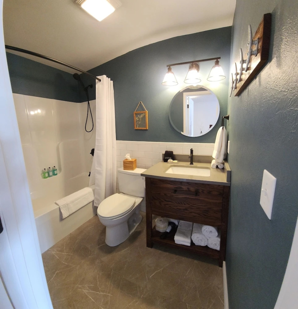 The Lakehouse Inn at Sledd Creek