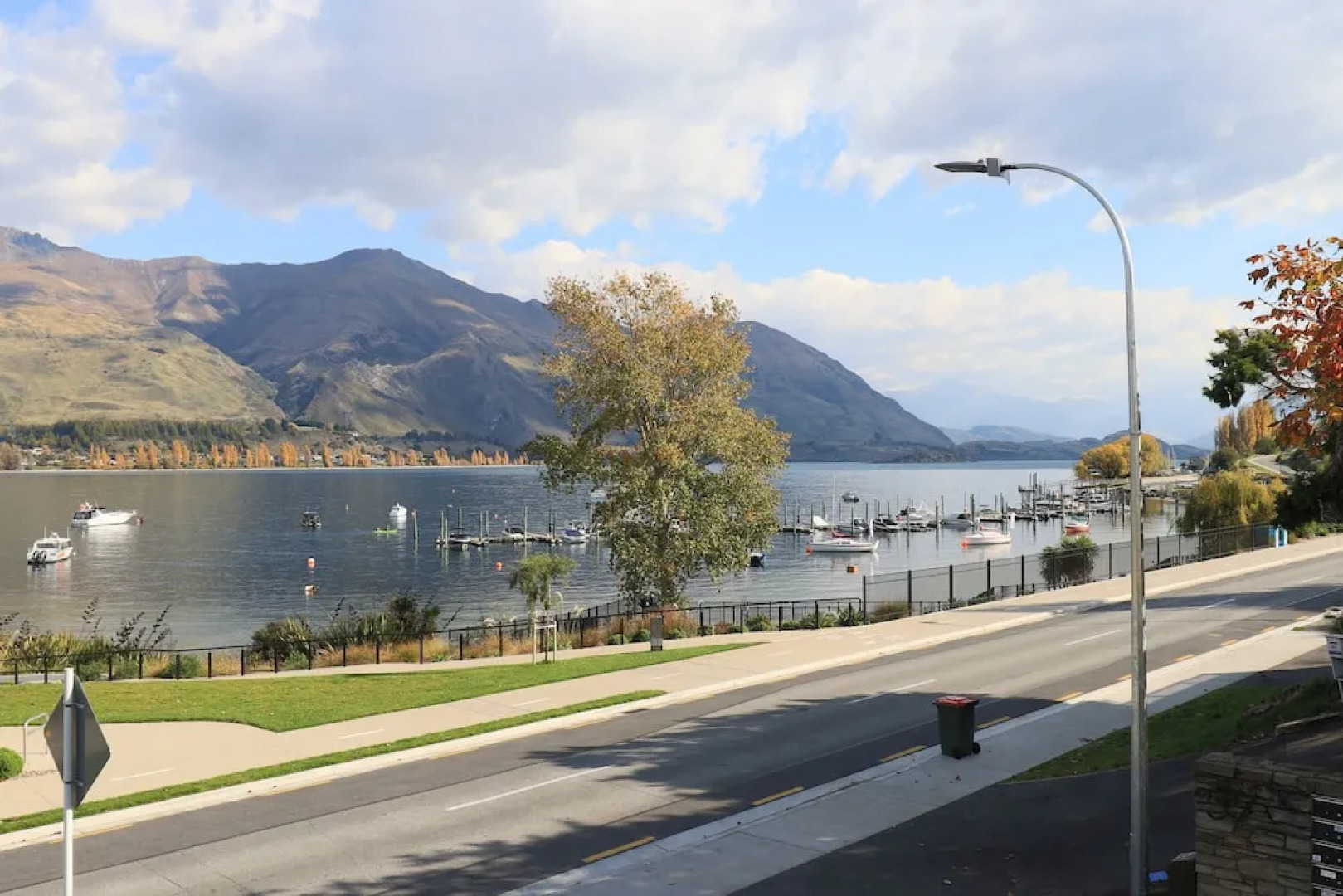 Lakeshore Springs Apartments