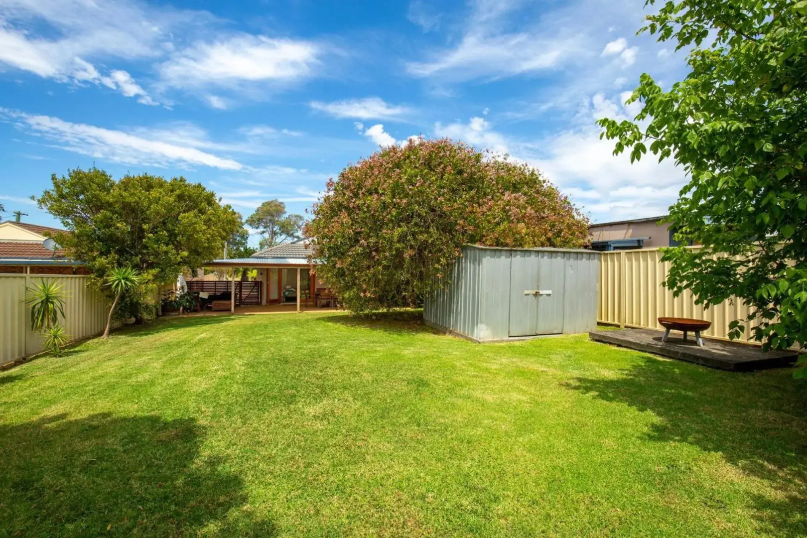Sunbaker Beach House - 4 Mins to Beach - Pet Friendly with Fire Pit