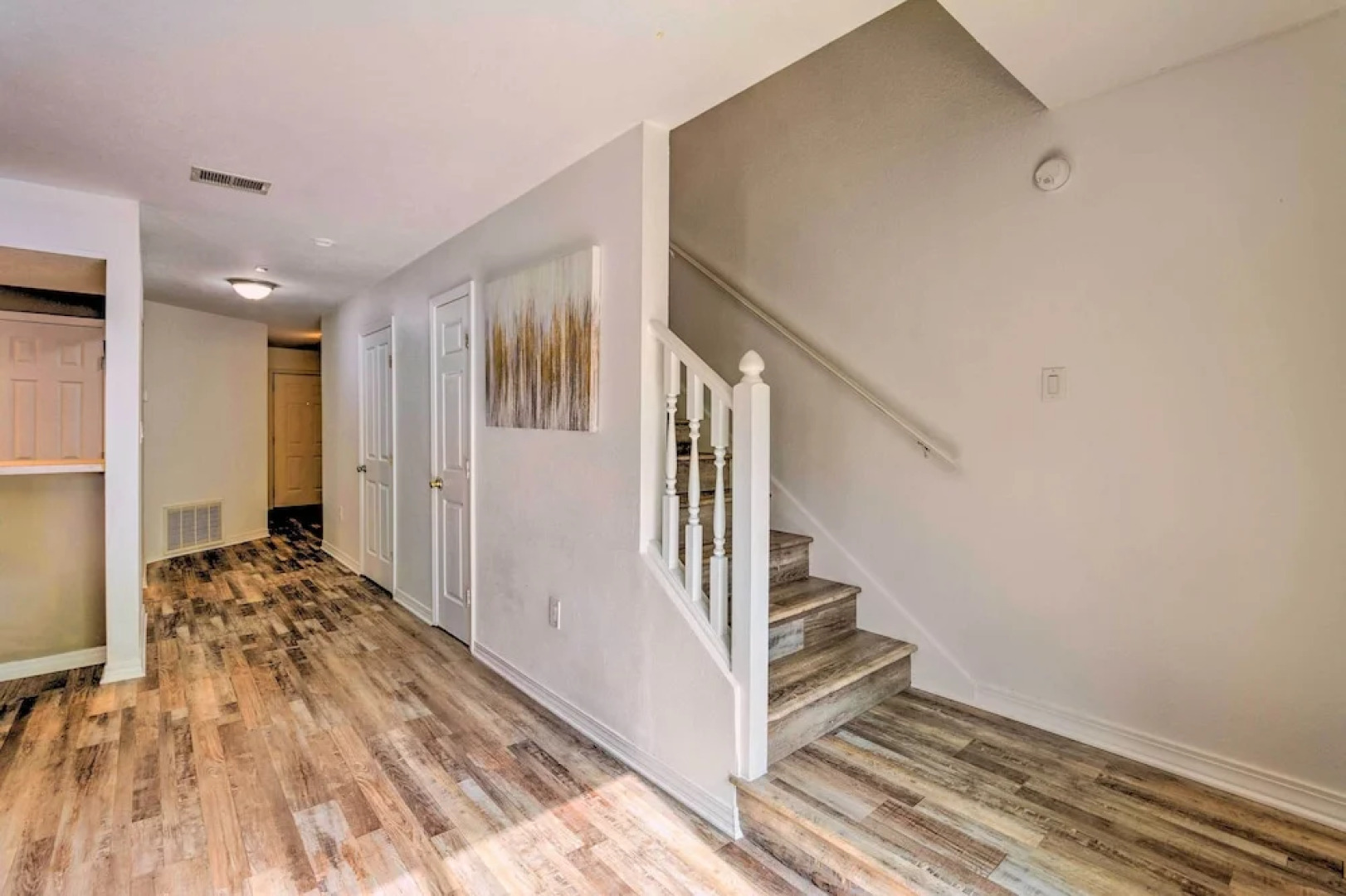 Updated Townhome w/ Deck ~ 12 Mi to Beaches!