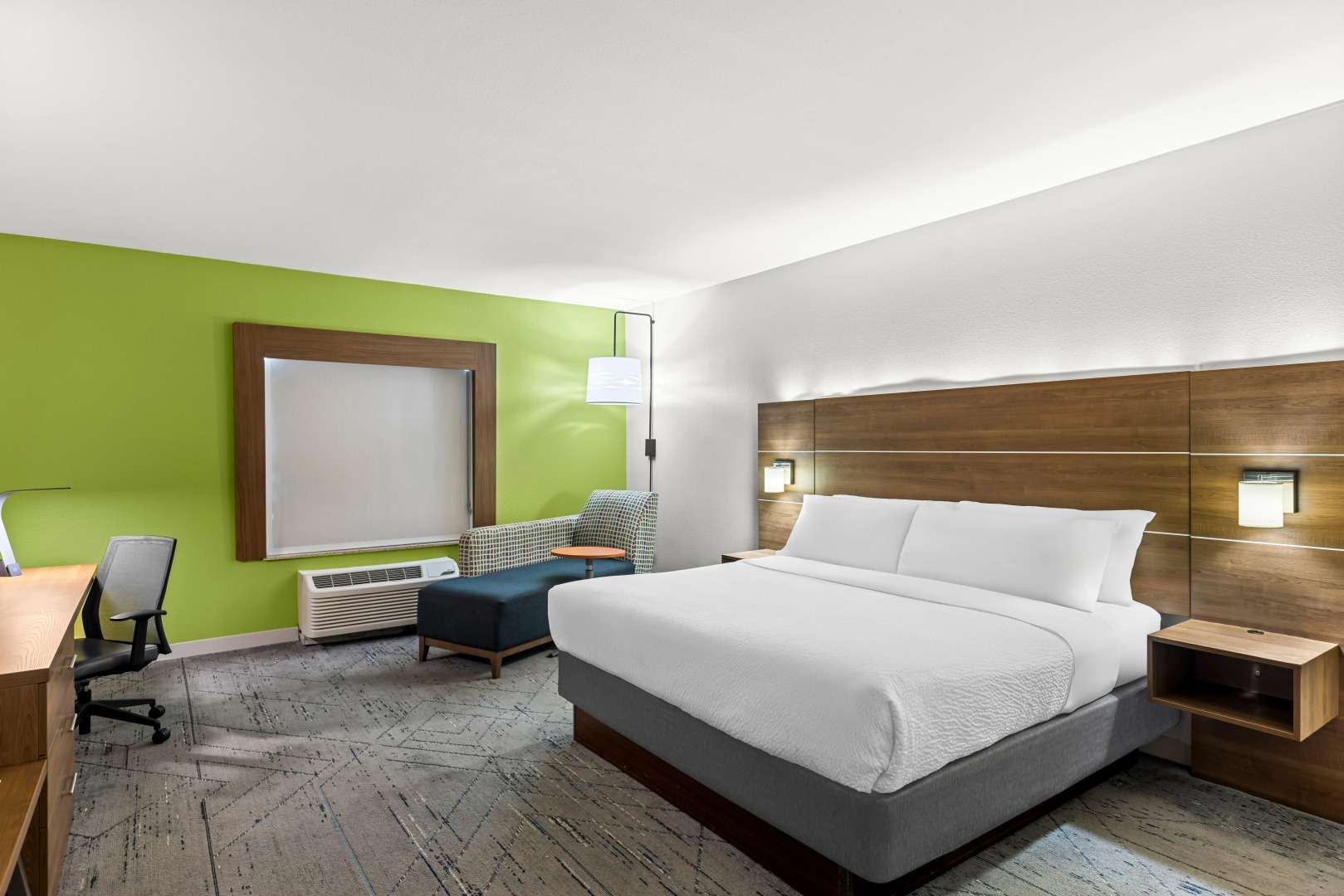 Holiday Inn Express and Suites Savannah - Midtown by IHG