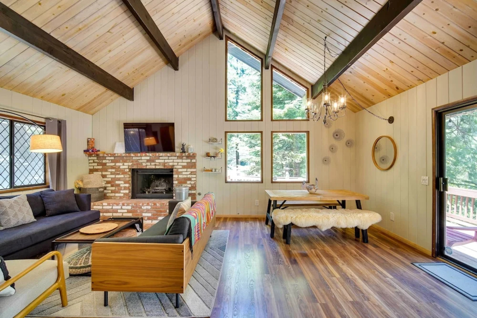 Twin Peaks Cabin < 4 Mi to Lake Arrowhead!