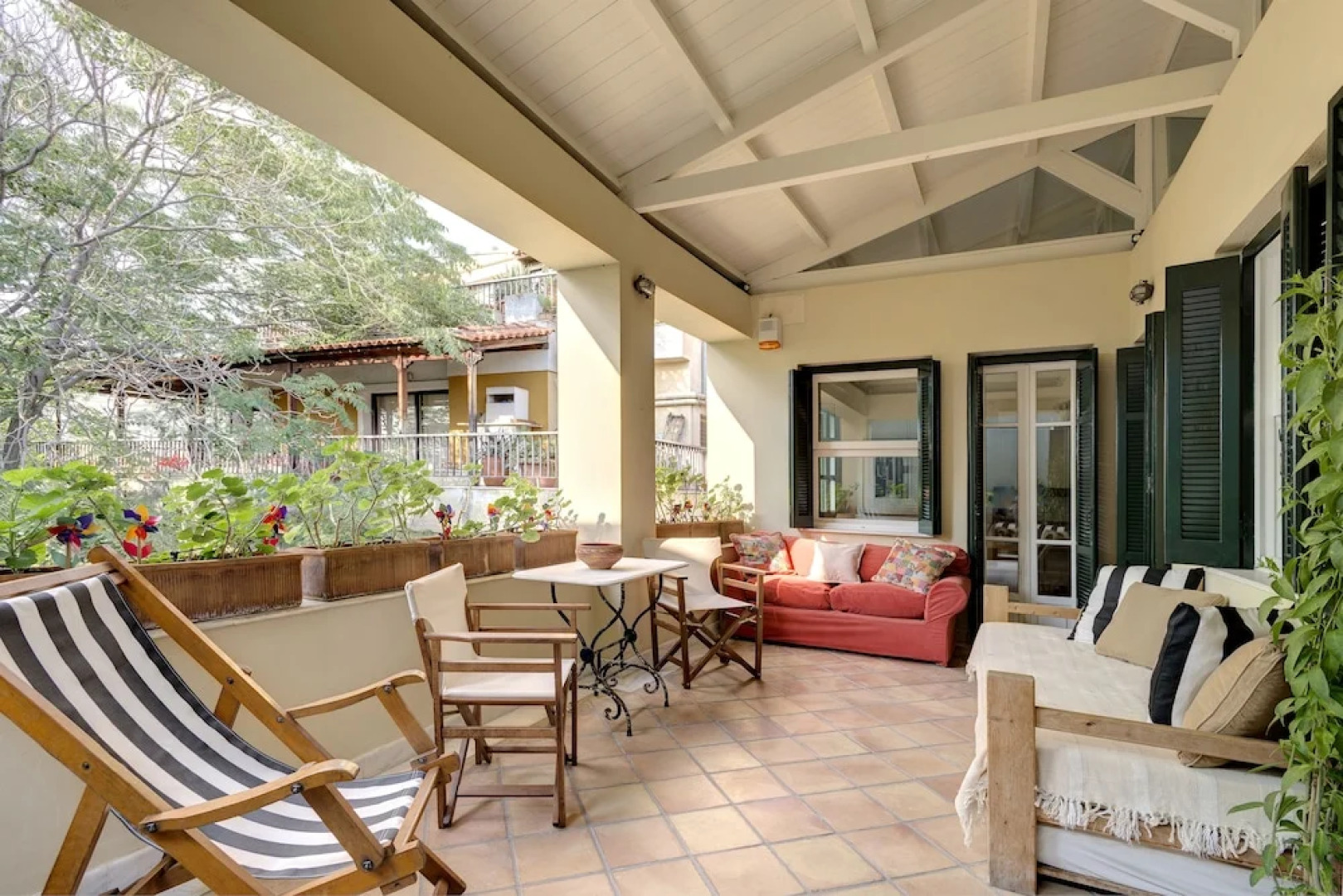 Artistic neoclassical residence