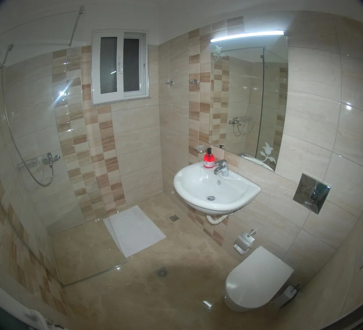 Crown Deluxe Apartments