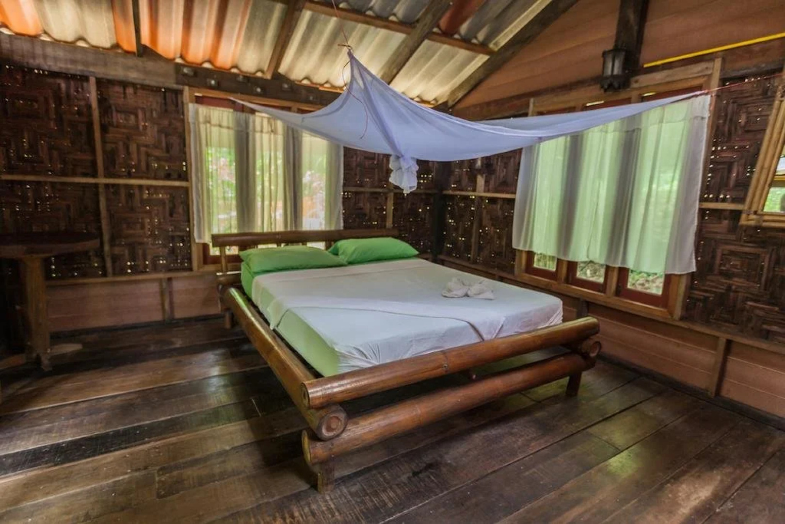 Monkey Mansion Jungalows and Tours