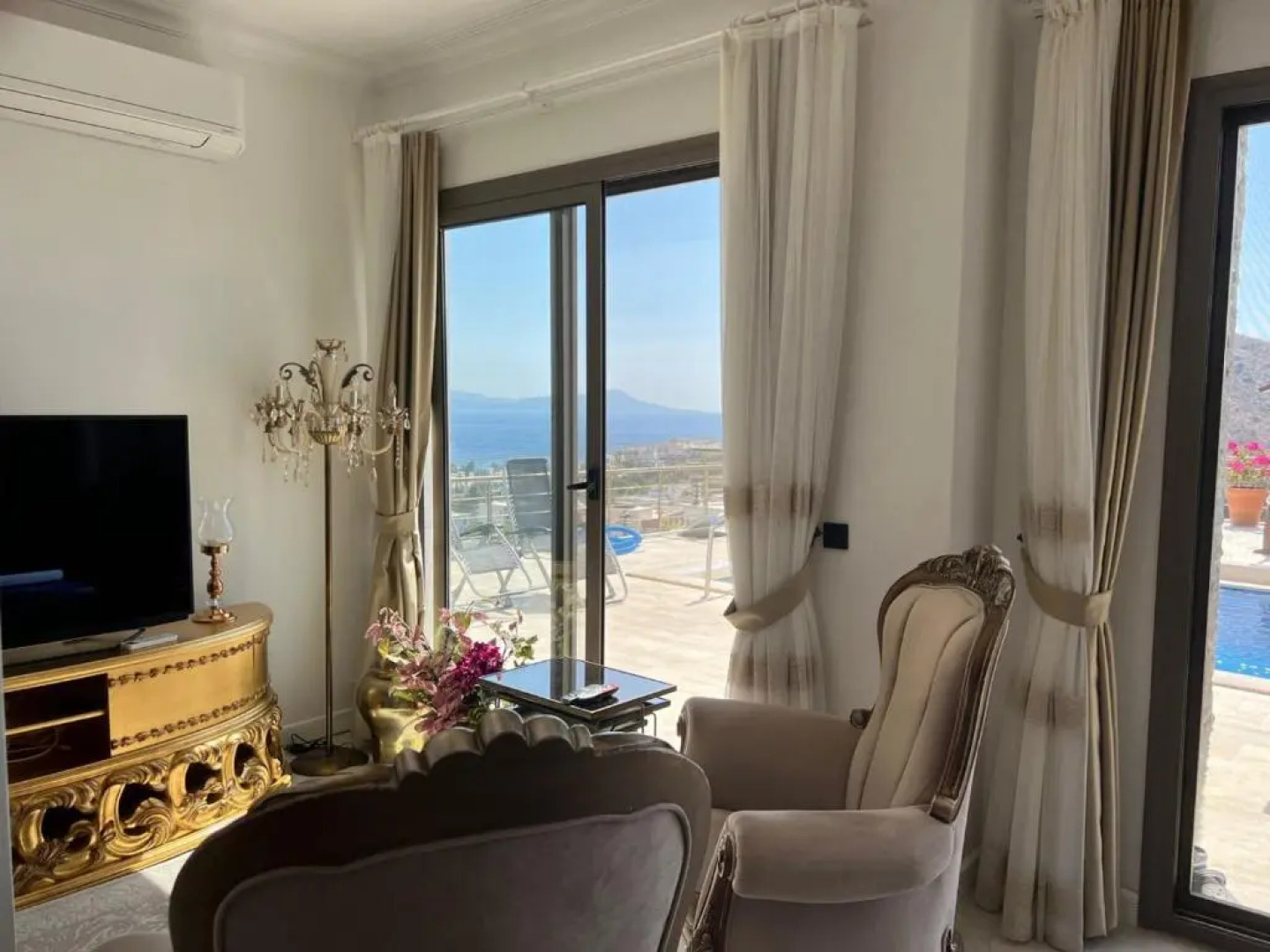 House Within 5 Min Walk to Beach in Akyarlar