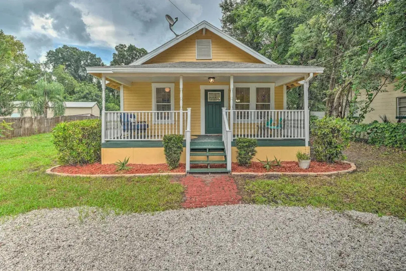 Family Home: Walk to Downtown & Stetson Univ!