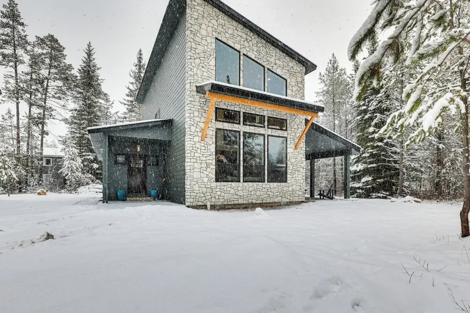 All-season Cabin: Hot Tub & Sauna in Donnelly