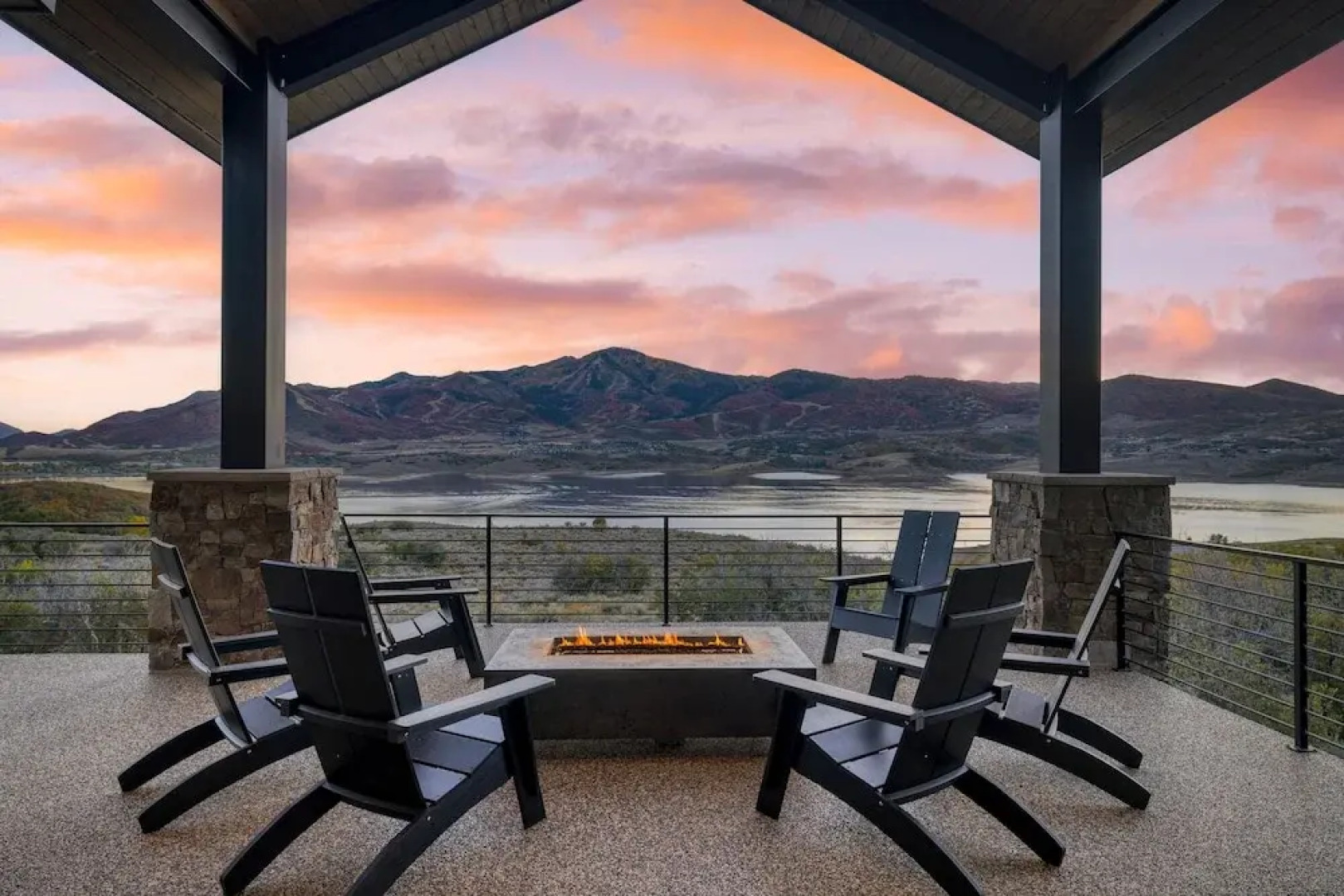 Reflection by Avantstay Sleeps 18 Lake Views Hot Tub Game Room