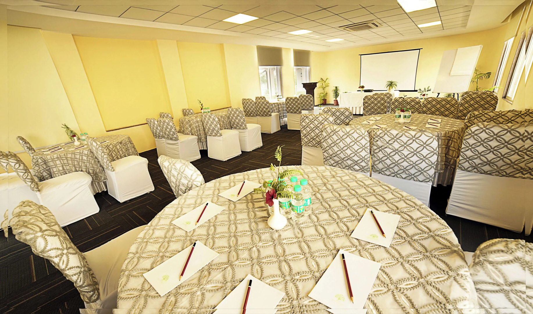 TreeHouse Sunrise Resort & Caravan Park