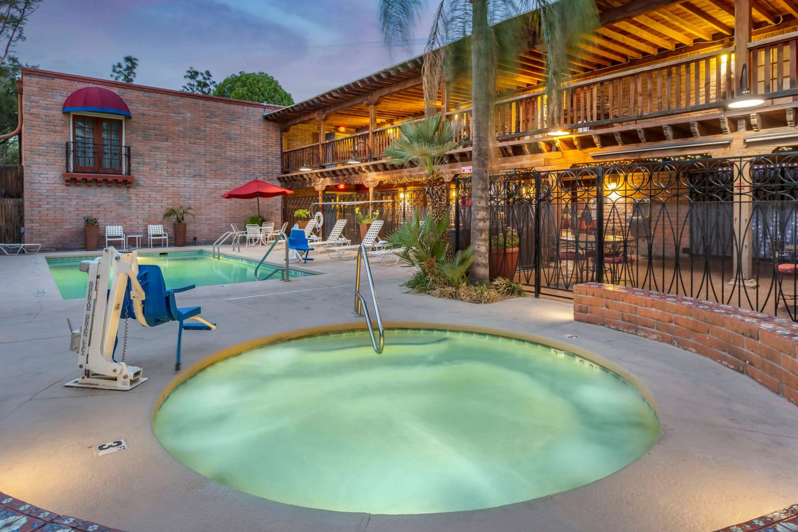 Comfort Suites Tucson near Sabino Canyon