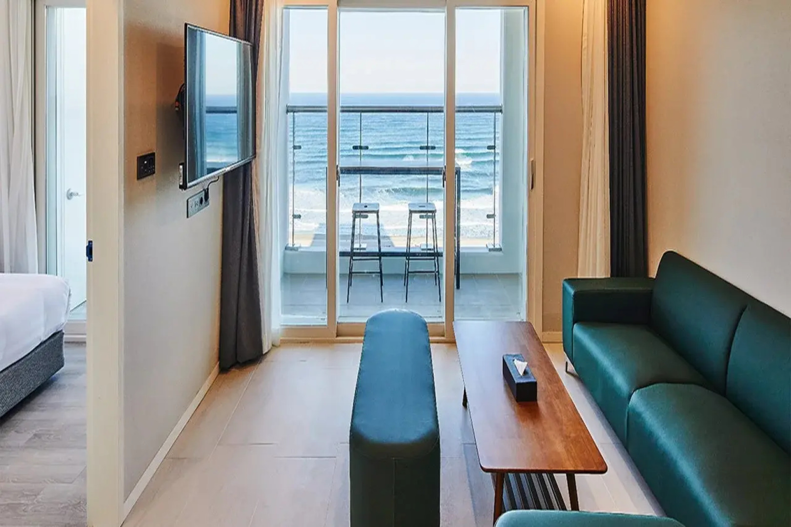 Yangyang White House Pension