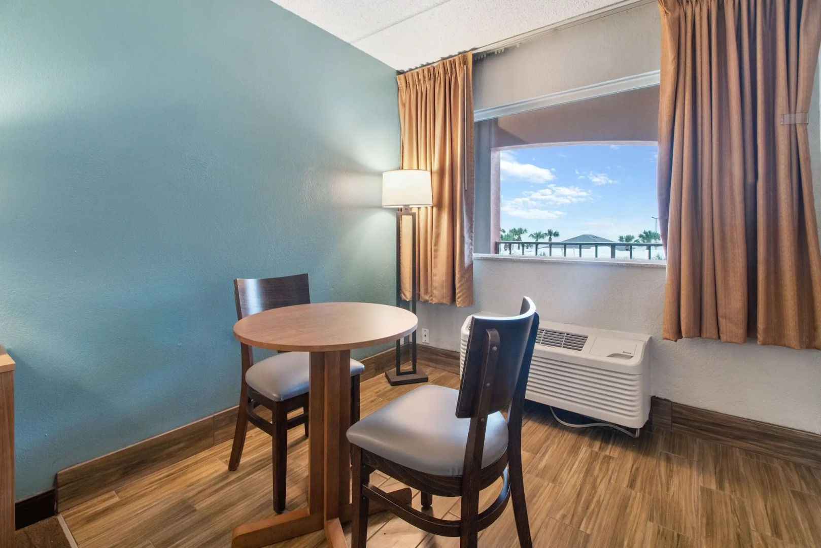 Clarion Pointe Galveston - Beachfront