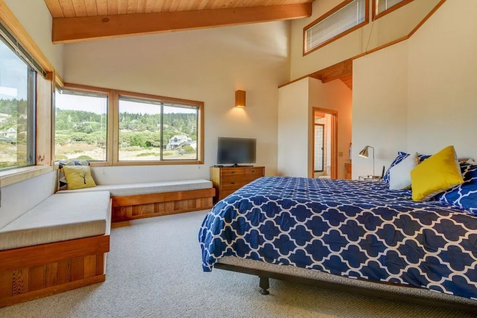 Take in the Pacific Fantasea w/ Hot Tub!