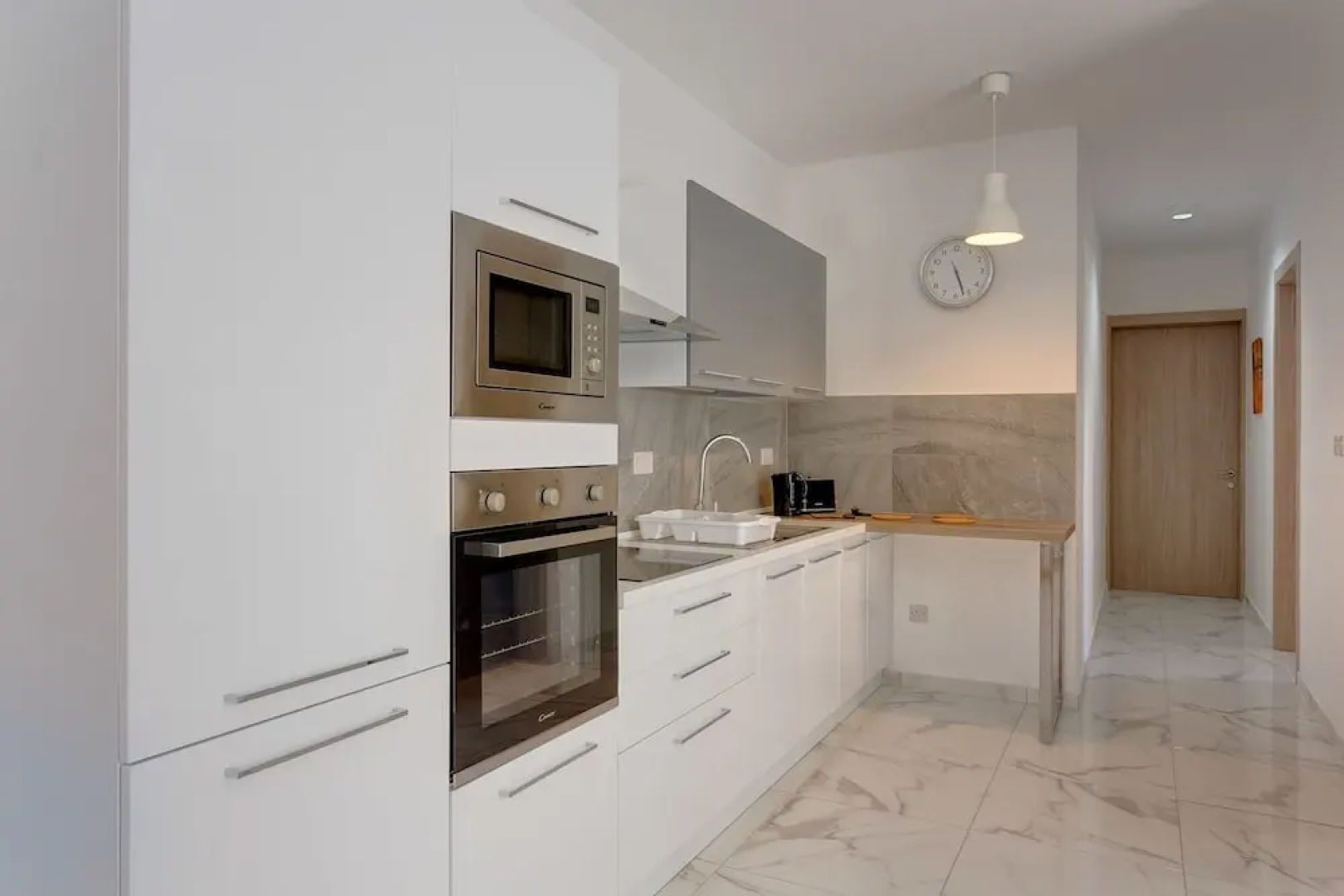 Luxury 2 Bedroom Apartment by the Sea