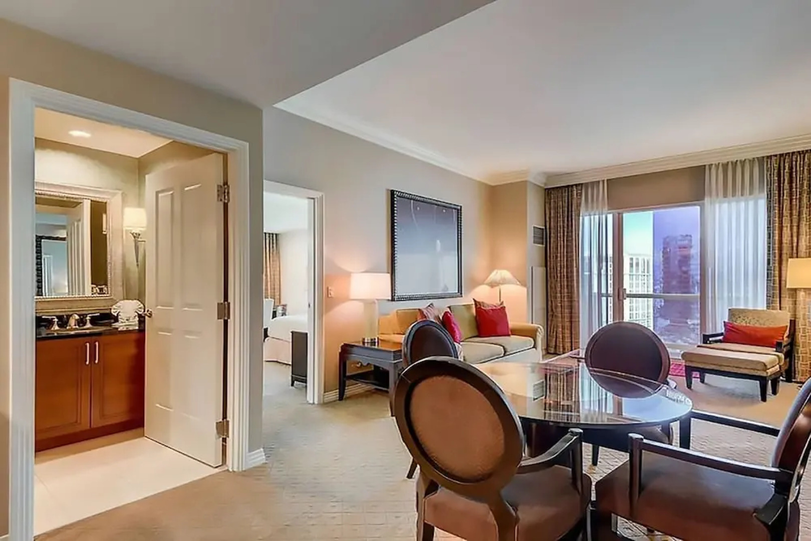 888 Two Bedroom Three Bath Suite at Signature Condo Hotel