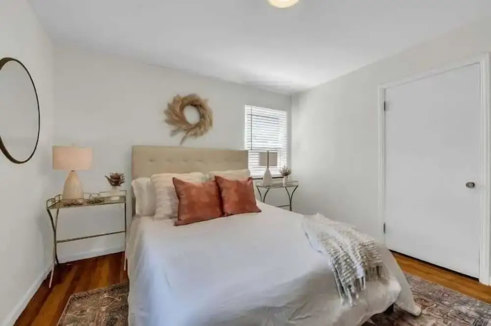 Grosse Pointe/detroit 3br Sleeps 8 Yard 3 Bedroom Home