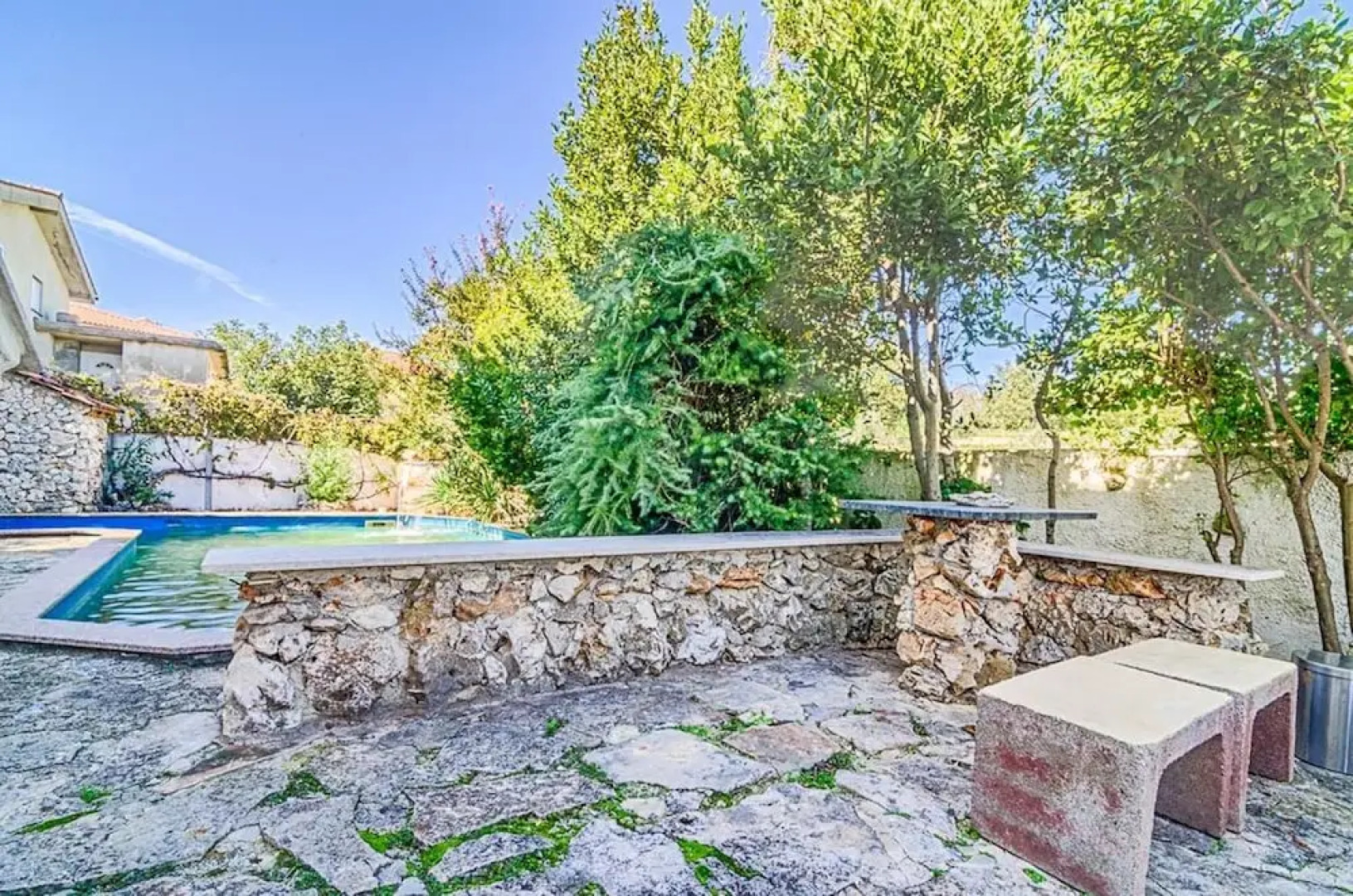 Comfort Pool Apartments