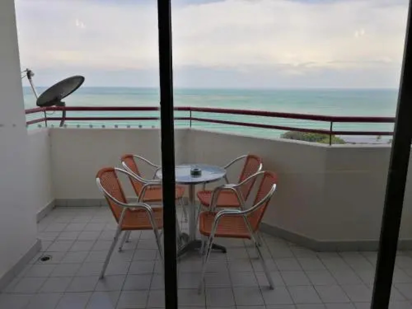 Batu Ferringhi Seaview Apartment