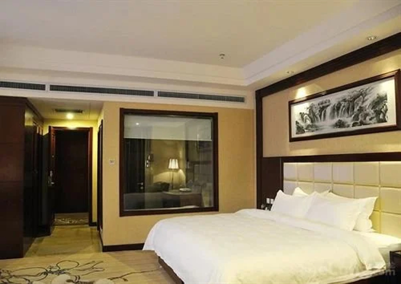 Long Fei Sheng Shi International Hotel