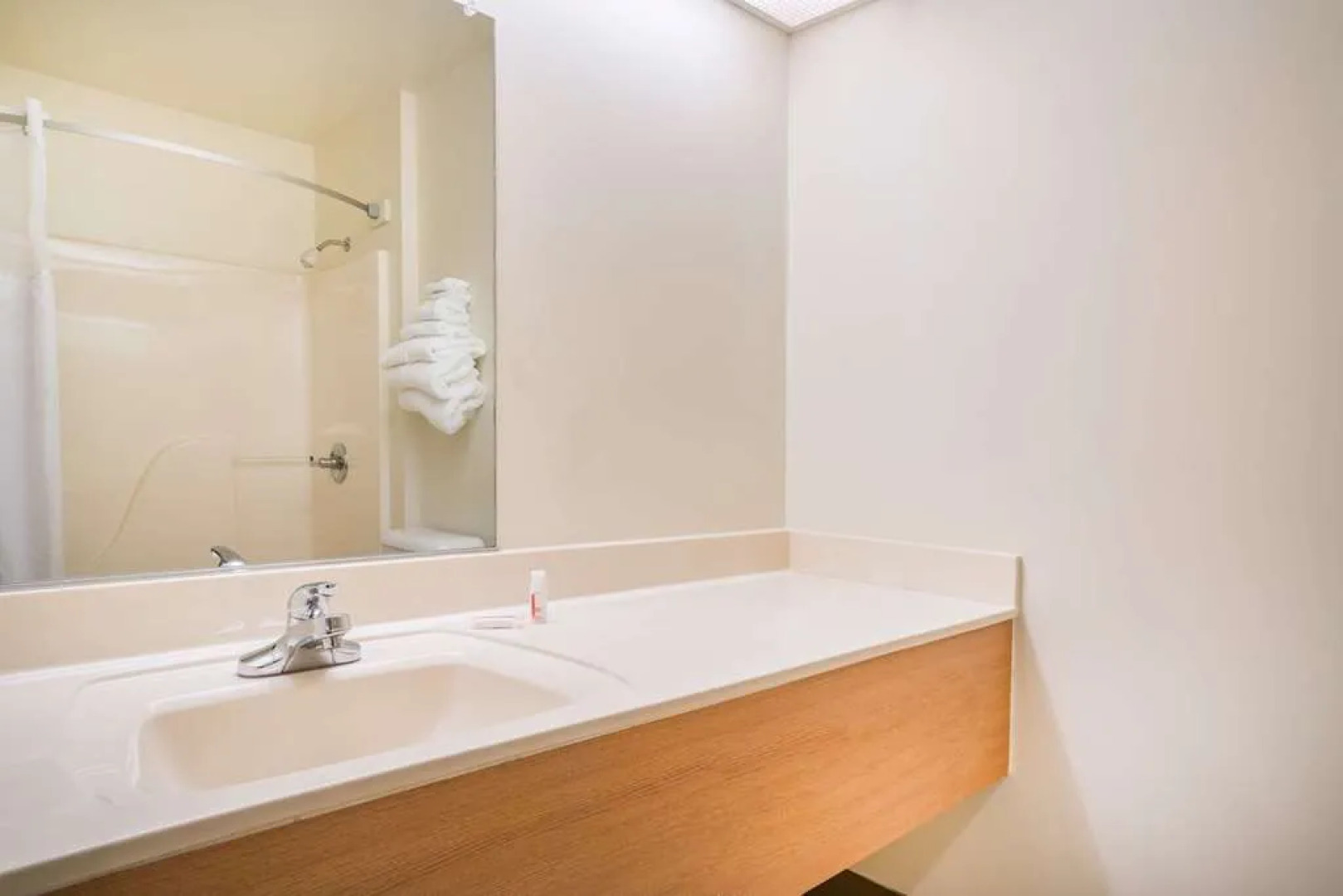 AmericInn by Wyndham Tomahawk