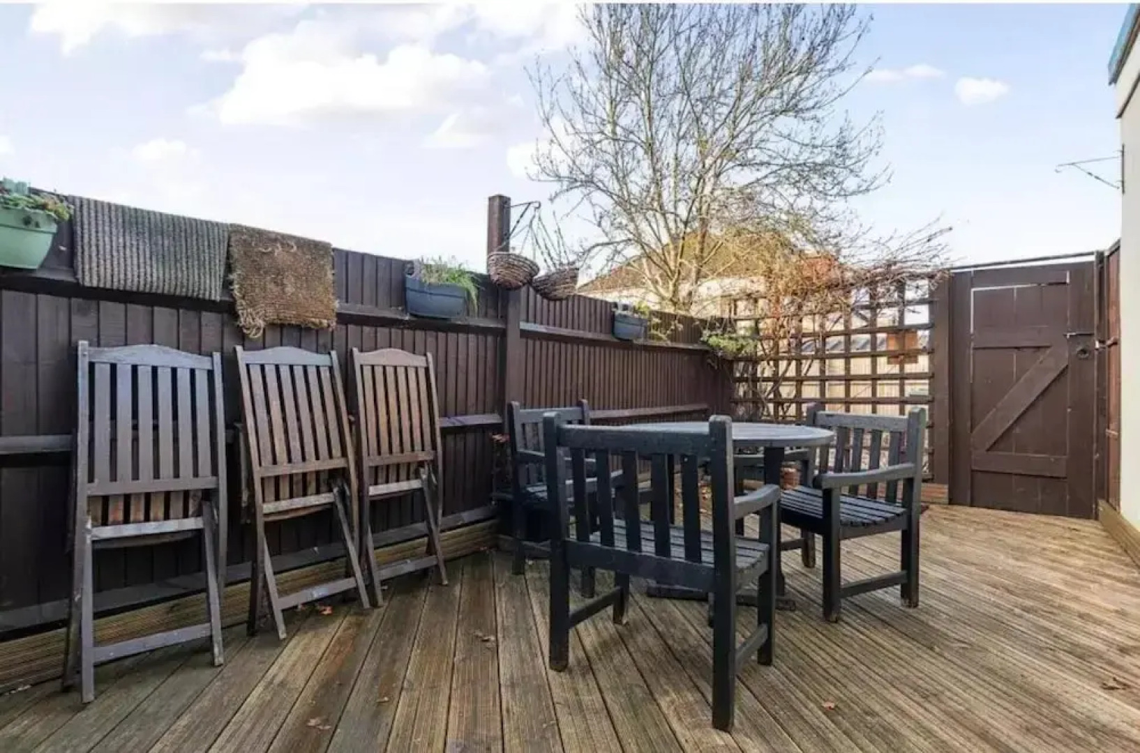 2br-sleeps6-parking-garden-nearlondon