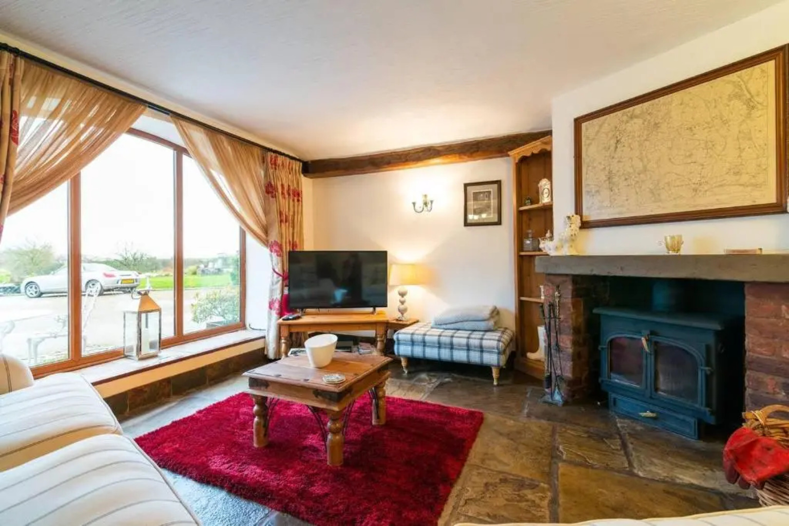 Beautiful Luxury Cottage on Lake Side, England