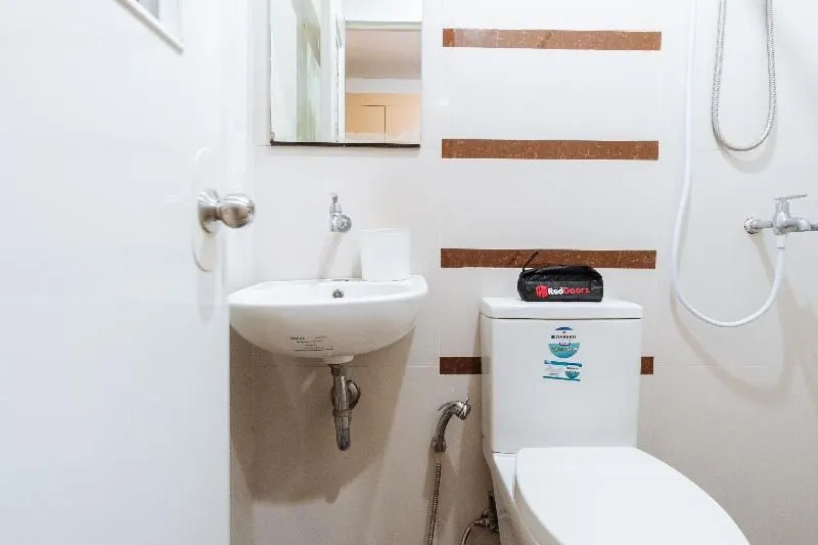 RedDoorz Plus near Robinsons Place Manila