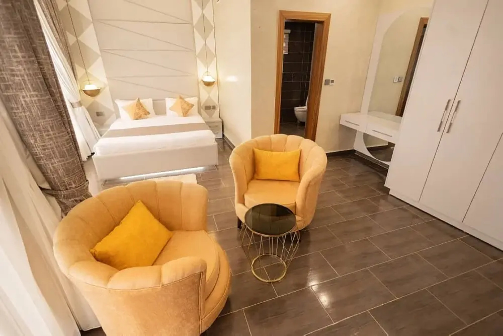 Grik Hotel - Entebbe